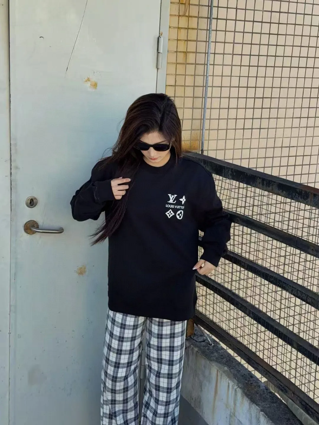 Louis Vuitton/Louis Vuitton 25Fw chest four-flower embroidery crew neck sweatshirt